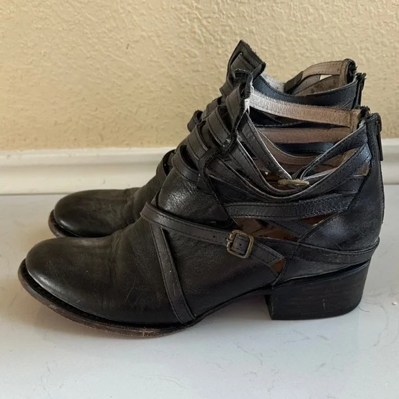 Freebird by Steven Black Heeled Boots - Picture 4 of 8